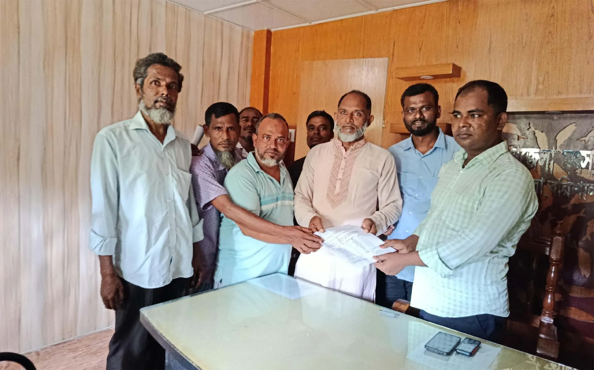 মৎস্য কর্মকর্তার সাথে সৌজন্য সাক্ষাতে জাতীয় মৎস্যজীবী সমিতির নেতৃবৃন্দ